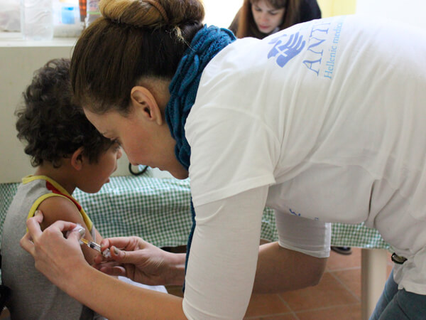 Εμβολιά-ζουμε: Παιδιά ανασφάλιστα, όχι απροστάτευτα | Αποστολή “ΑΝΘΡΩΠΟΣ”